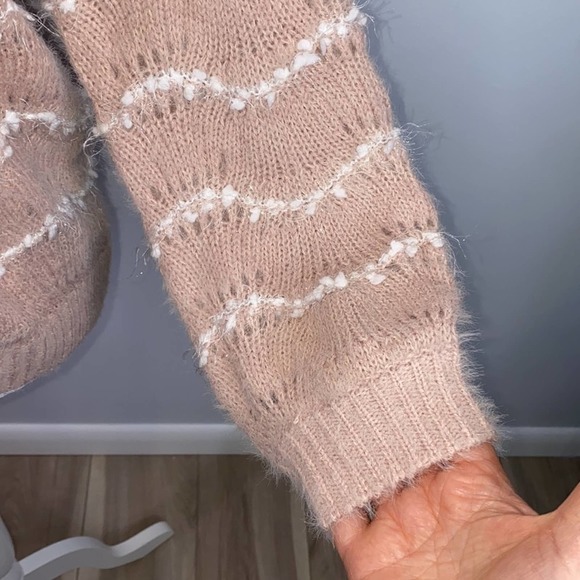 Heartloom blush pink fuzzy soft crew neck sweater size small - Picture 4 of 7